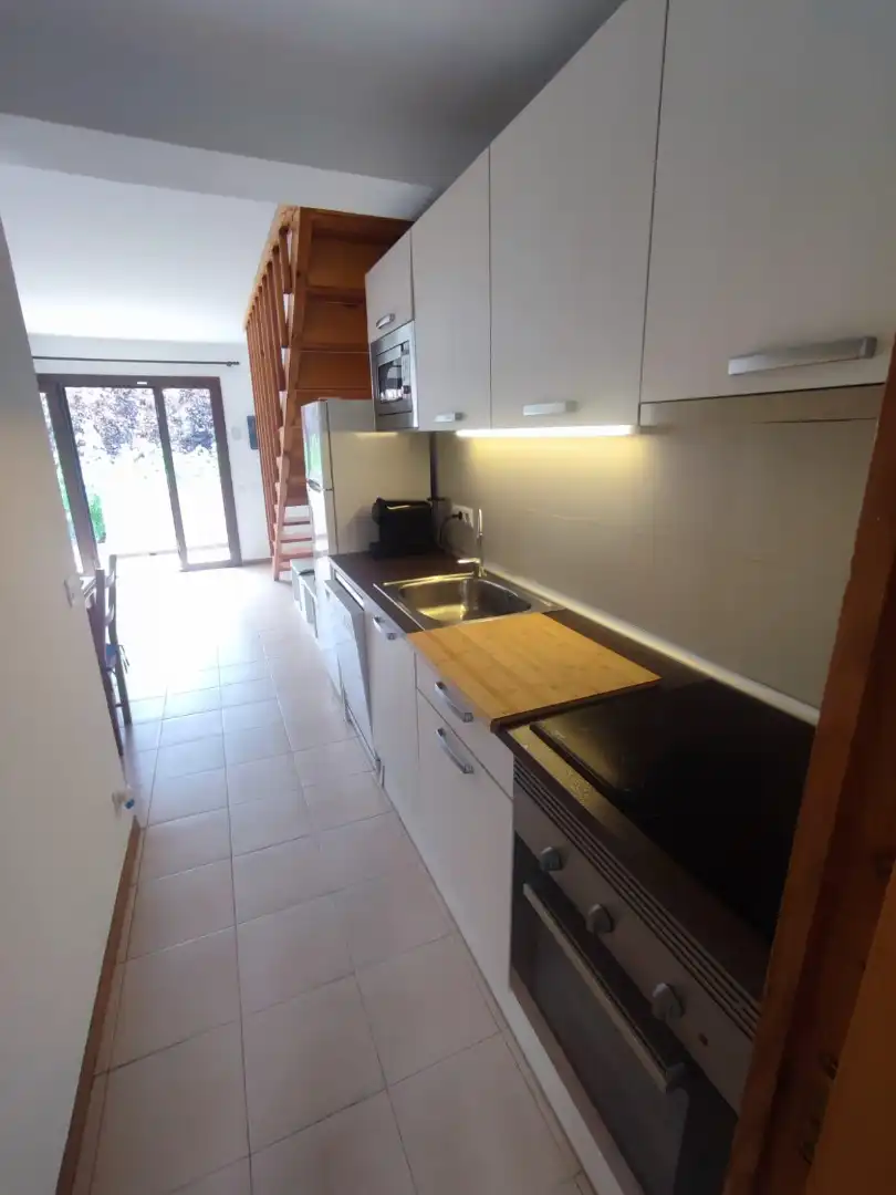 Cocina de Dúplex de alquiler en Calonge i Sant Antoni con Amueblado, Horno y Lavadora