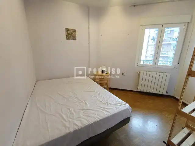 Habitación de Piso en venta en Madrid con Calefacción, Parquet y Terraza