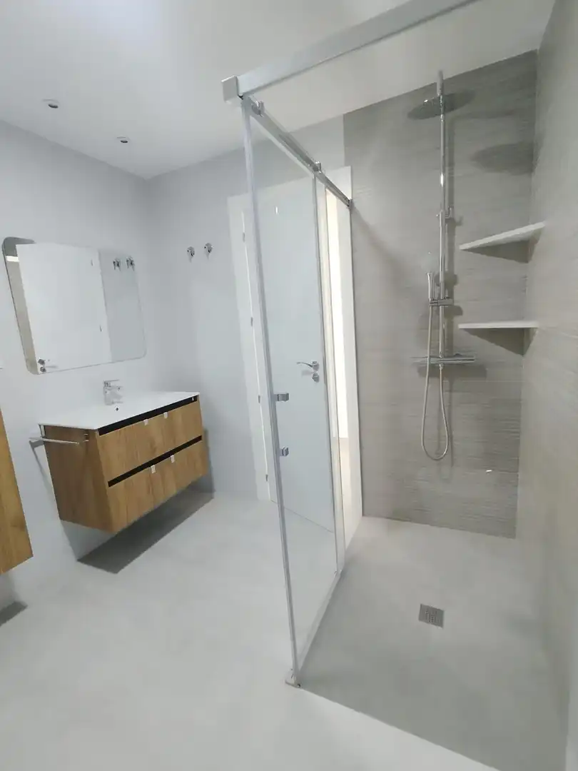Badezimmer von Einfamilien-Reihenhaus zur Miete in Armilla mit Heizung, Balkon und Alarm