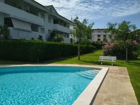 Schwimmbecken von Wohnungen zum Verkauf in Pals mit Heizung, Privatgarten und Terrasse