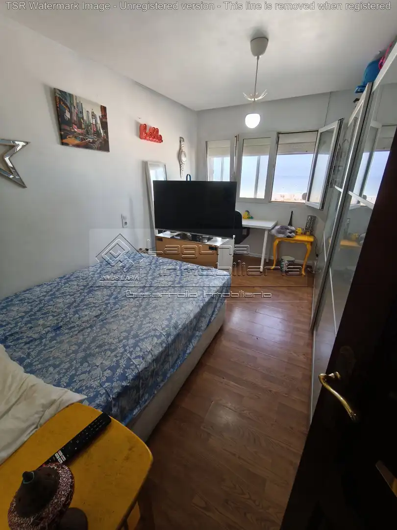 Habitación de Piso en venta en Cádiz con Aire acondicionado, Terraza y Piscina comunitaria