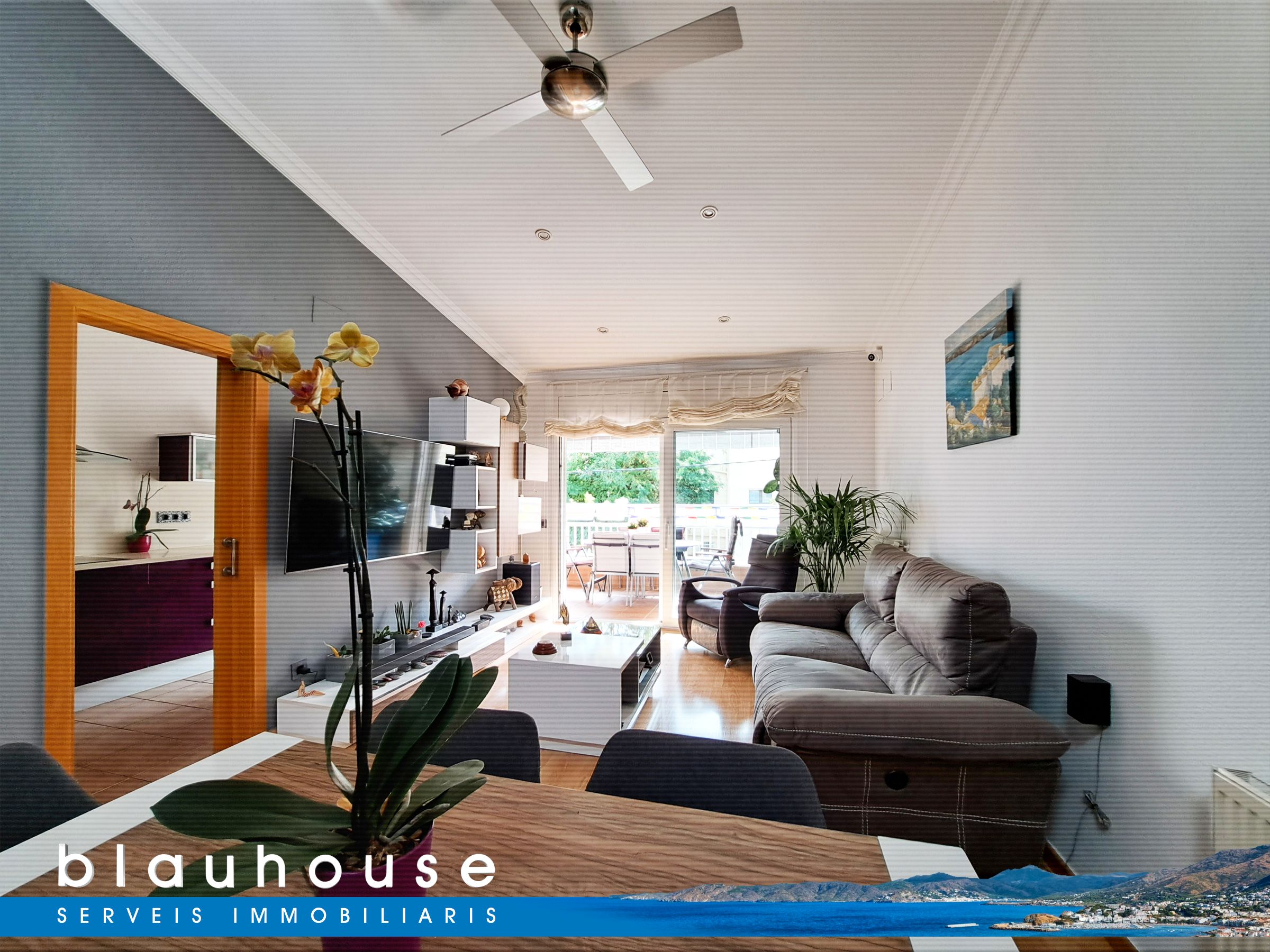 Living room of Single-family semi-detached for sale in Llançà  with Air Conditioner, Heating and Parquet flooring
