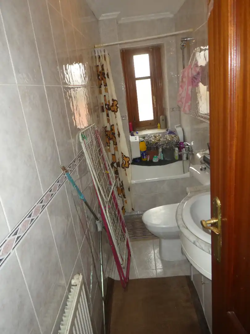 Bany de Pis en venda en Burgos amb Calefacció, Parquet i Moblat