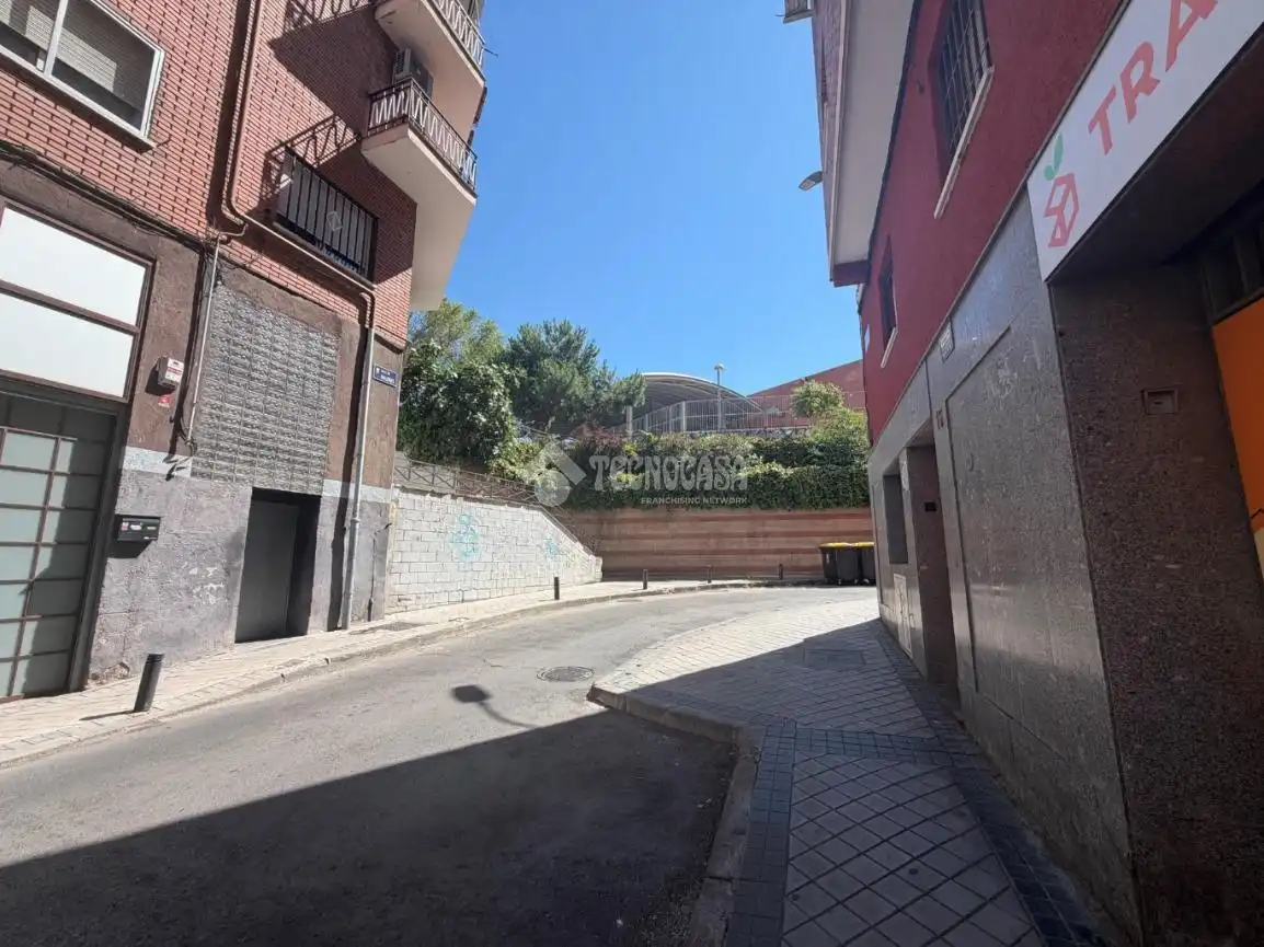 Vista exterior de Piso en venta en Madrid con Calefacción y Parquet