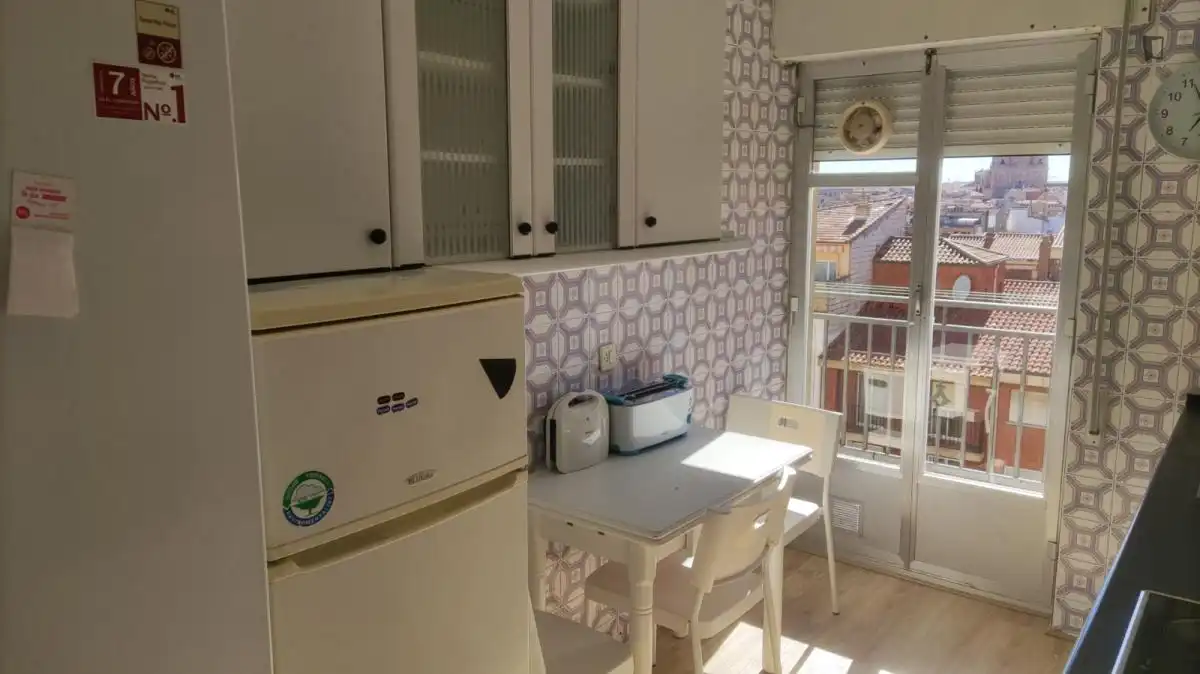 Cuina de Casa o xalet per a compartir en Salamanca amb Calefacció, Moblat i Forn