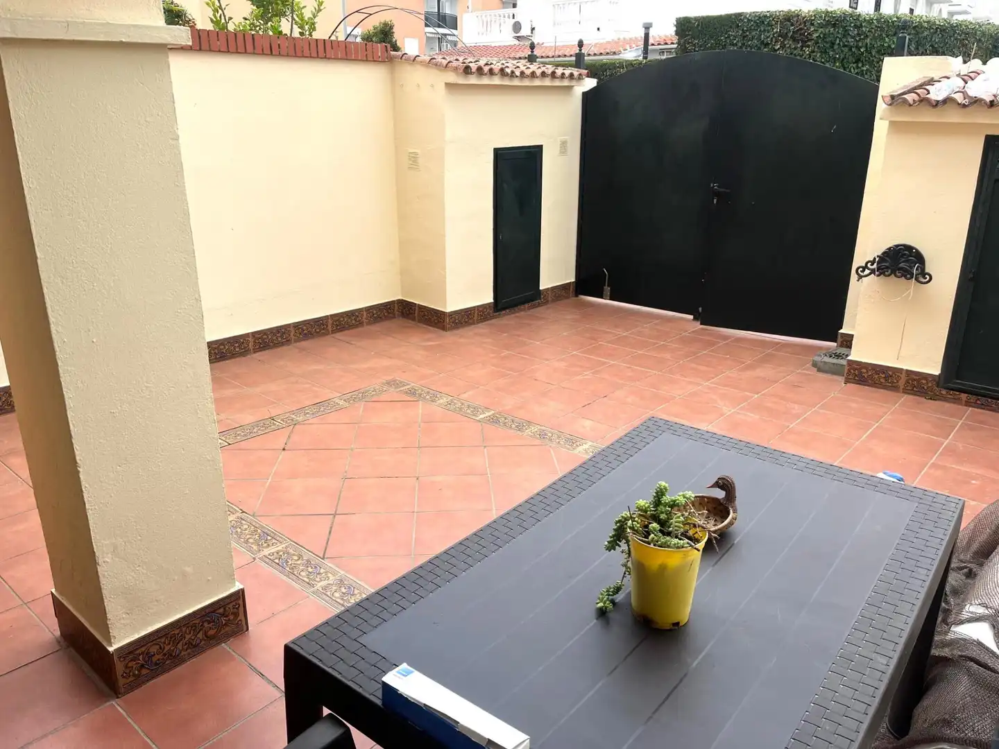 Terrasse von Einfamilien-Reihenhaus zum Verkauf in El Portil mit Möbliert und Balkon