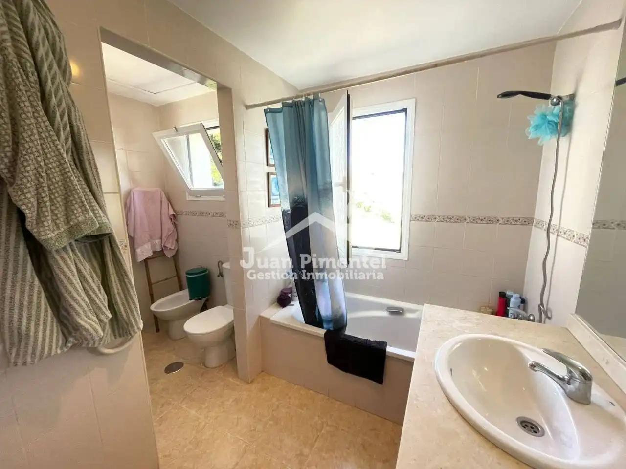Bany de Casa adosada en venda en Estepona amb Aire condicionat, Jardí privat i Terrassa