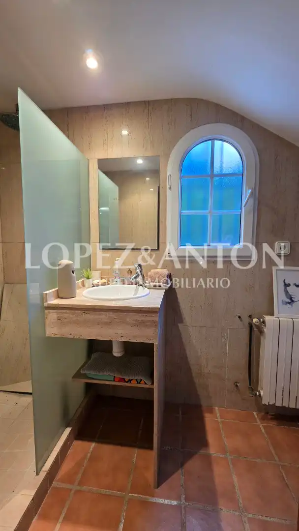 Baño de Casa o chalet en venta en L'Eliana con Calefacción, Jardín privado y Parquet