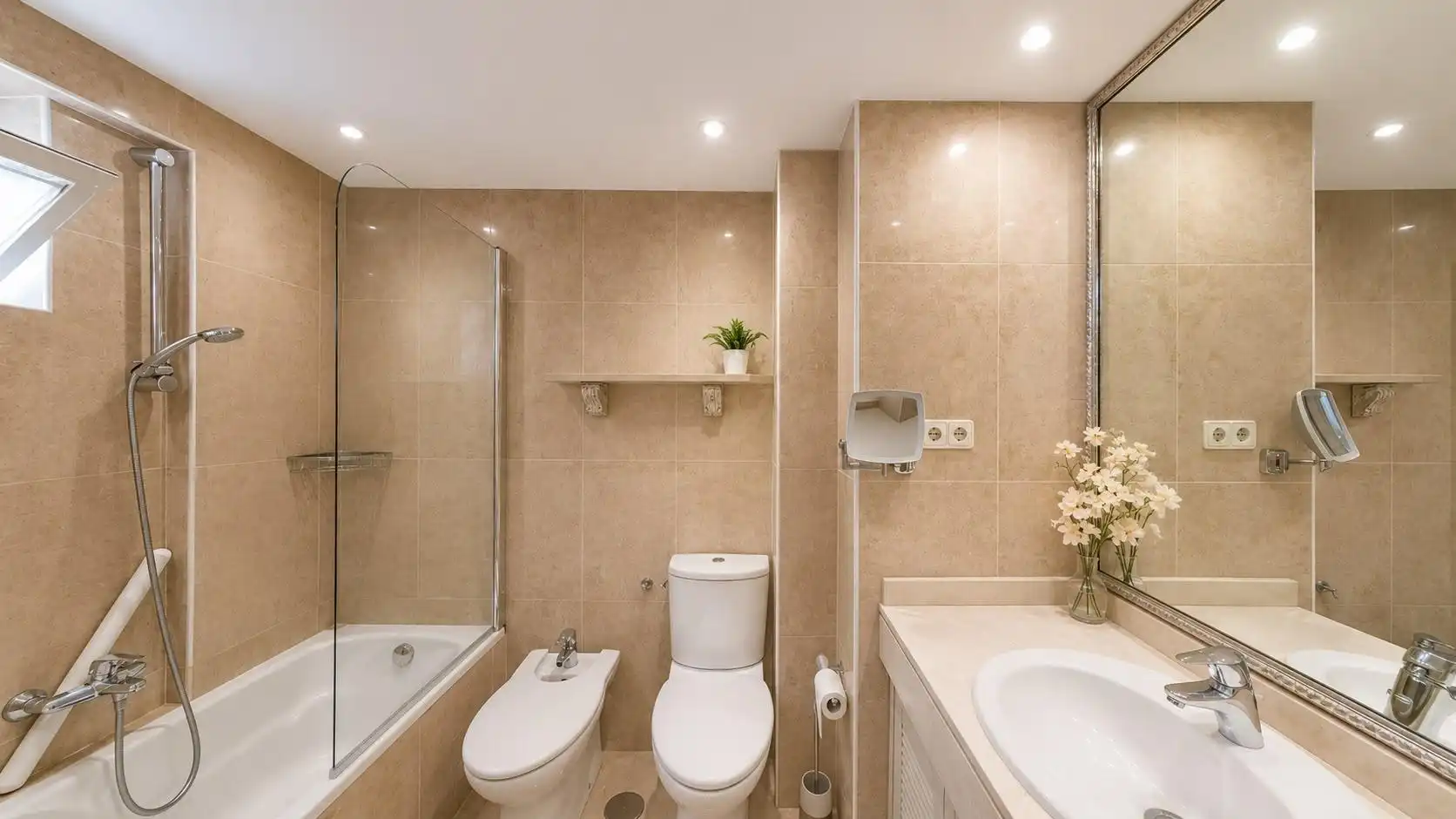 Baño de Apartamento en venta en Madrid con Aire acondicionado, Calefacción y Parquet