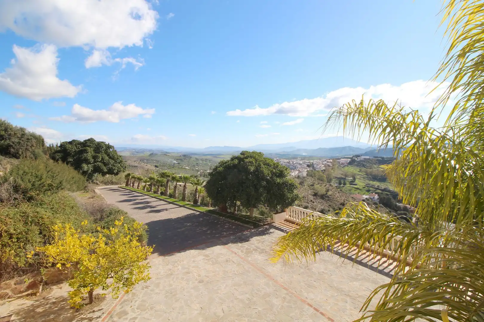 Vista exterior de Finca rústica en venda en Alozaina amb Aire condicionat, Calefacció i Jardí privat