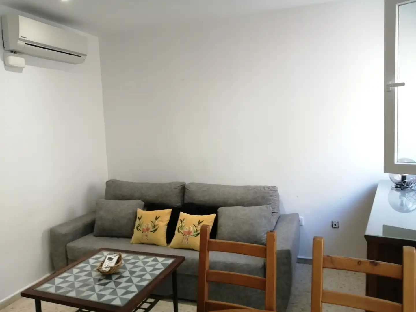 Sala d'estar de Pis de lloguer en Cádiz amb Moblat, Forn i Rentadora