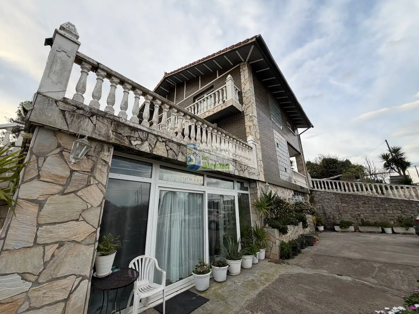 Vista exterior de Casa o chalet en venta en Castro-Urdiales con Calefacción, Jardín privado y Terraza