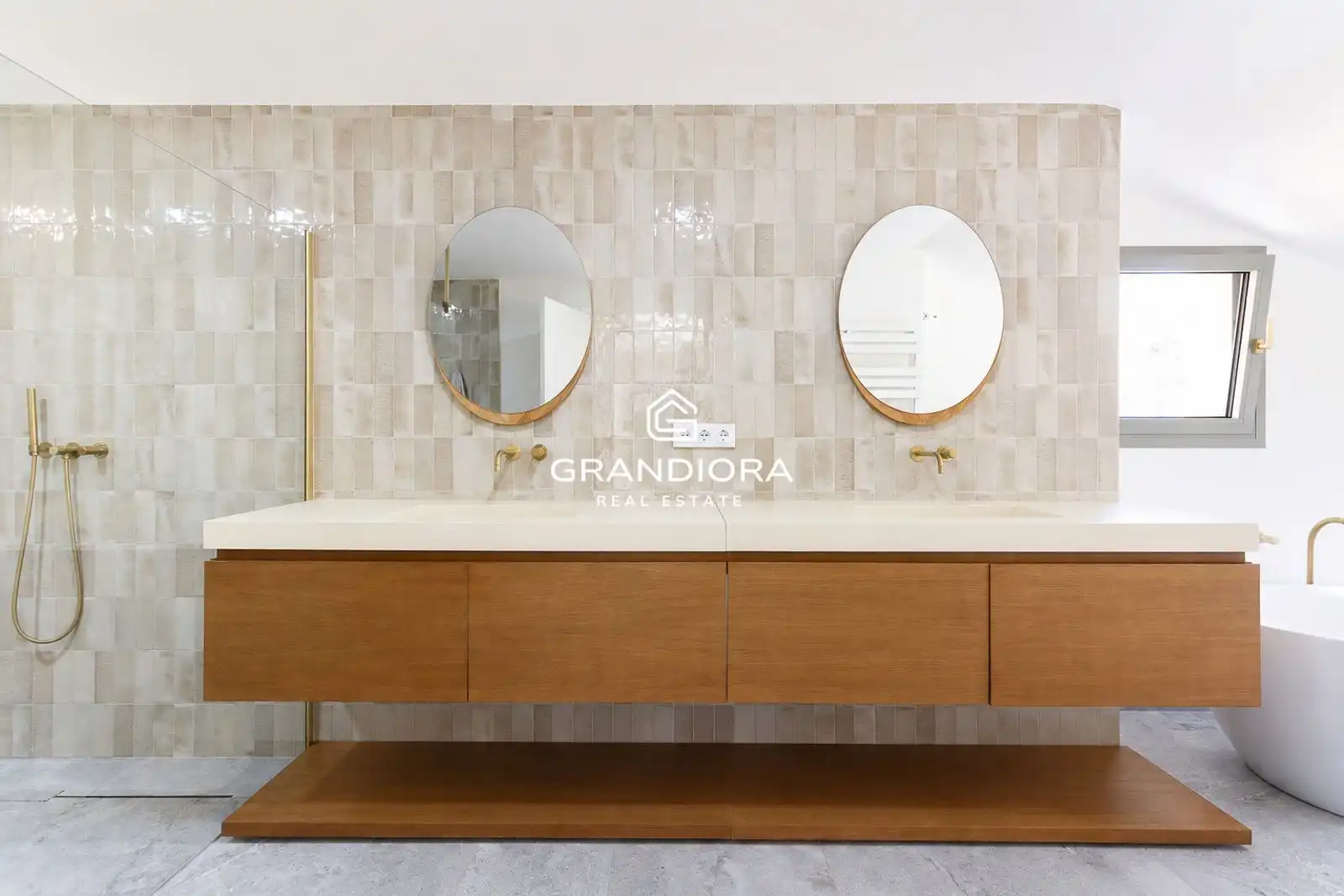 Bathroom of Houses for rent in Cabrils  with Air Conditioner, Heating and Storage room