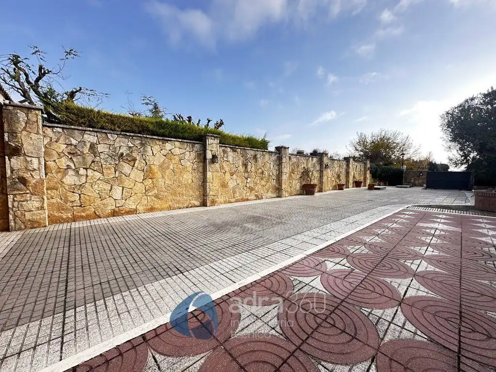Houses for sale in Lardero  with Air Conditioner, Heating and Private garden