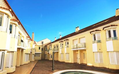 Vista exterior de Casa adosada en venda en Fuengirola amb Terrassa