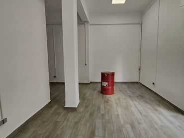Local comercial de lloguer a Plaza de Toros - Avenida Chapí - Trinquete