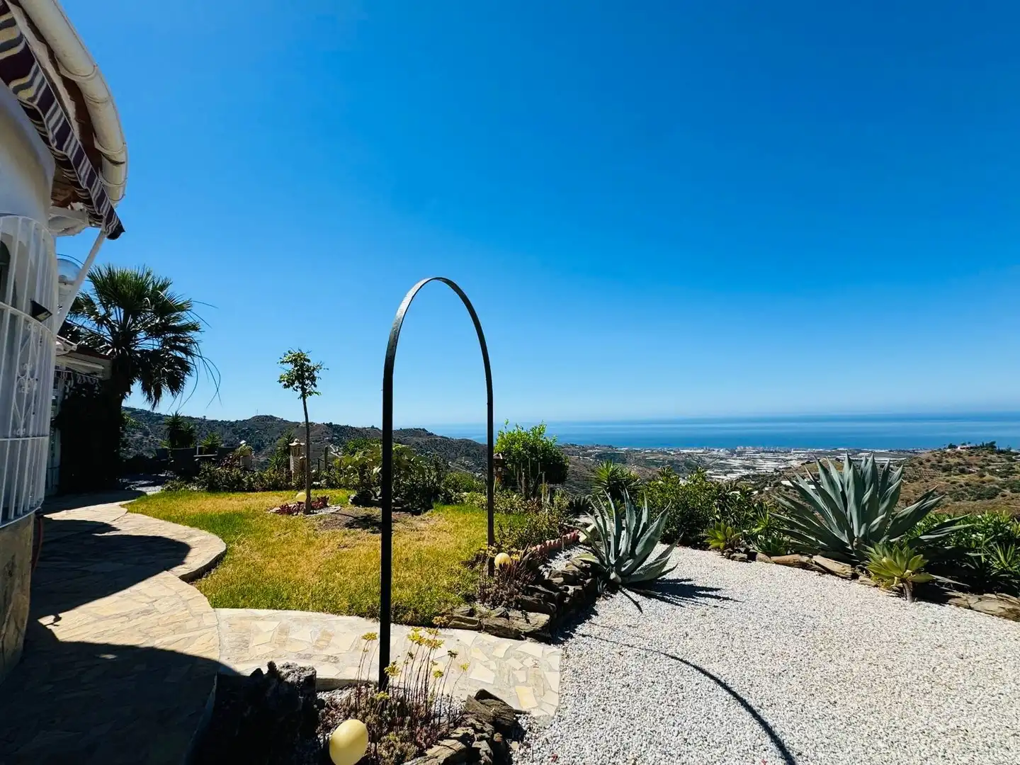 Vista exterior de Casa o xalet en venda en Arenas amb Aire condicionat, Jardí privat i Traster