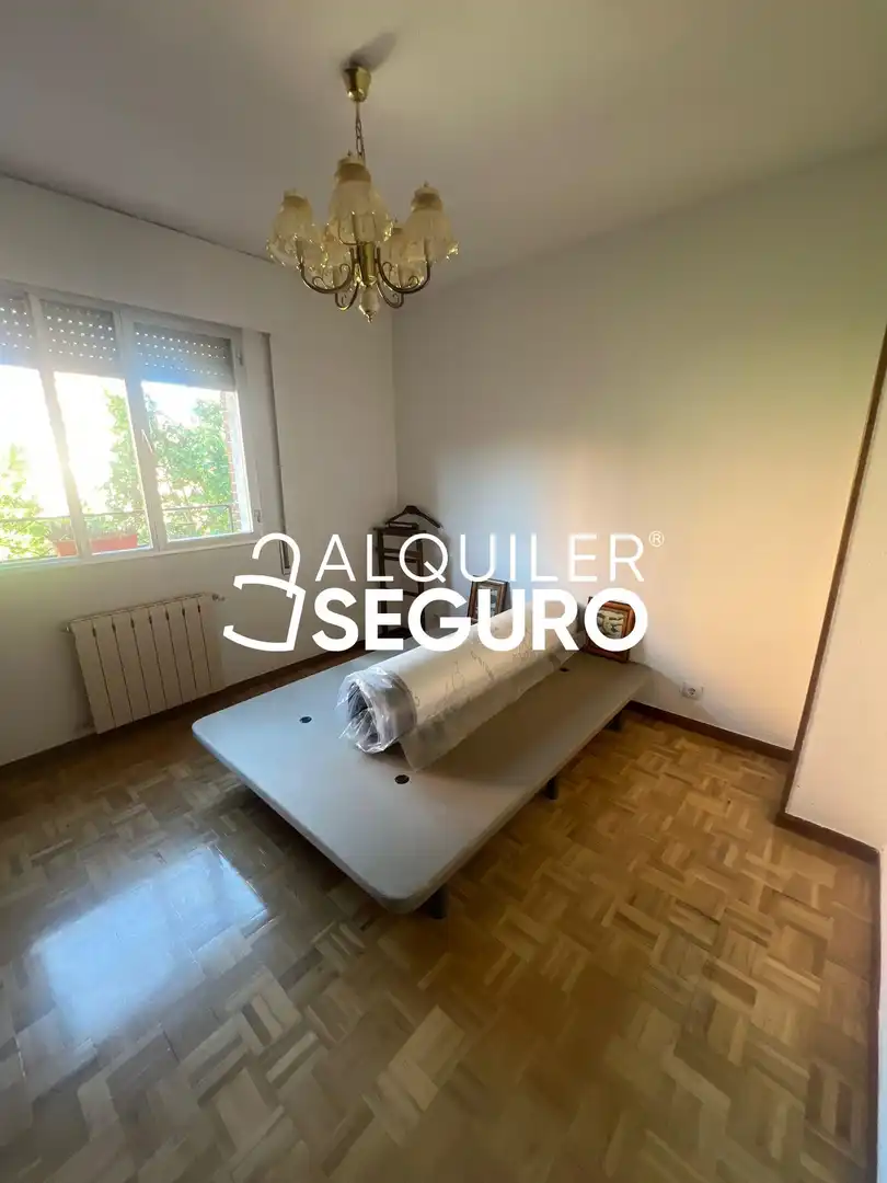 Bedroom of Flat for rent in Madrid  with Heating, Terrace and Furnished