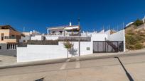 Vista exterior de Casa o xalet en venda en La Zubia amb Jardí privat, Terrassa i Traster