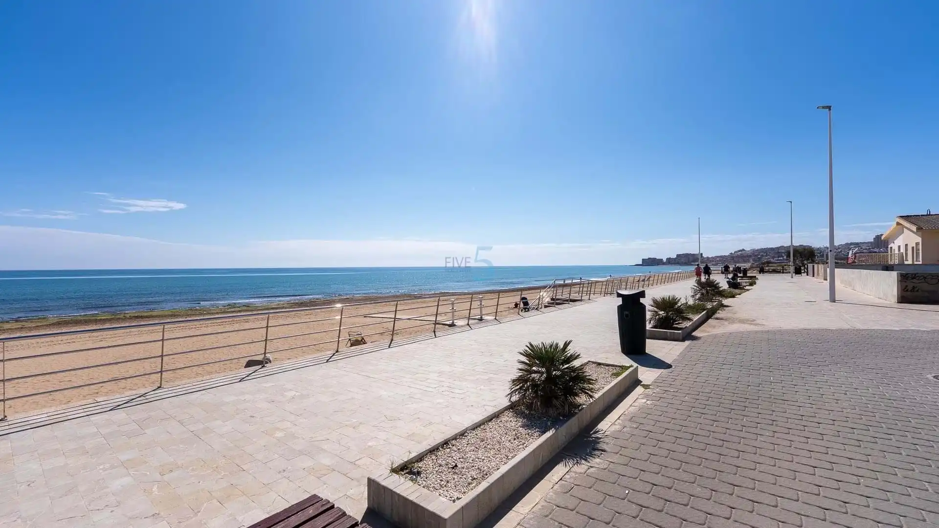 Vista exterior de Estudio en venta en Torrevieja con Aire acondicionado, Calefacción y Piscina