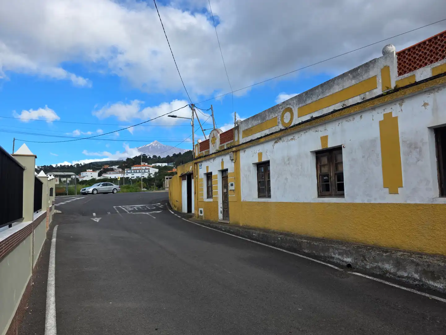Vista exterior de Casa o xalet en venda en El Tanque amb Jardí privat i Moblat