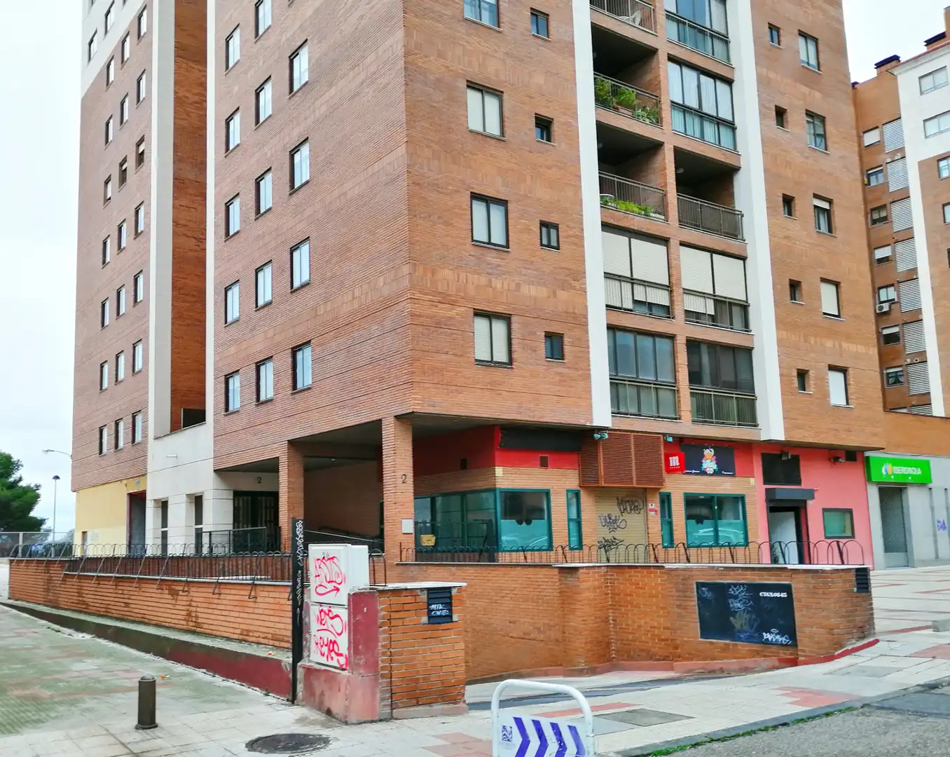 Local comercial en venta en Calle de Salvador Dalí 7, imagen 2