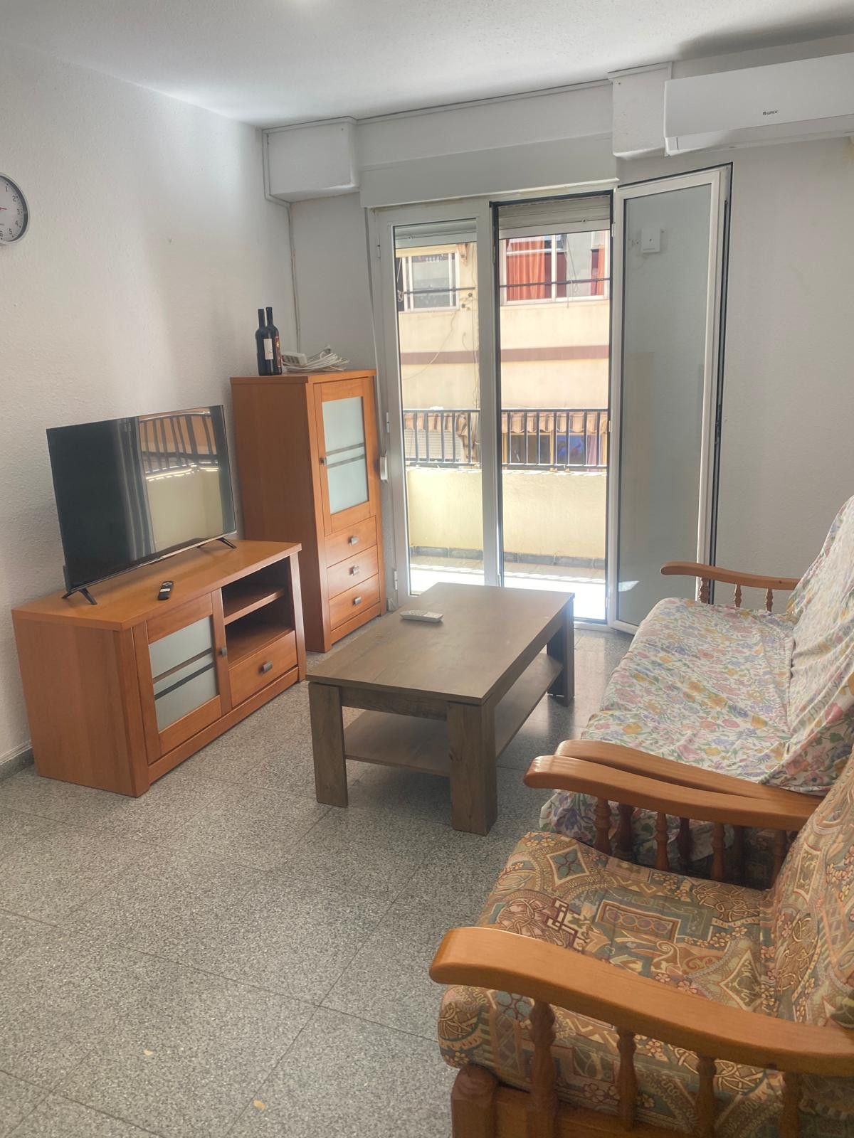 Sala d'estar de Apartament en venda en Alicante / Alacant amb Aire condicionat, Calefacció i Moblat
