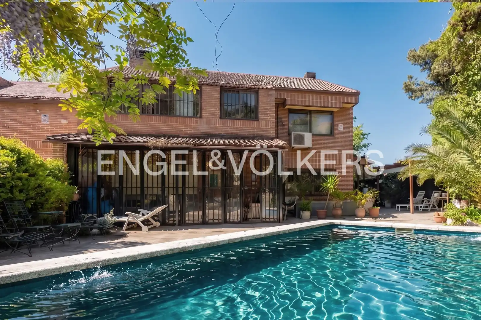 Piscina de Casa o chalet en venta en  Madrid Capital con Aire acondicionado, Calefacción y Jardín privado