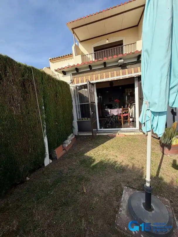 Casa adosada en venda a Carrer Atenas, Golf Bahía