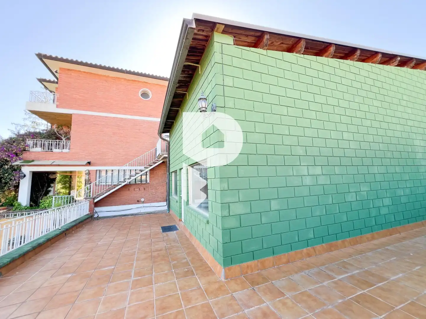 Vista exterior de Casa o xalet en venda en Vallirana amb Calefacció, Jardí privat i Terrassa