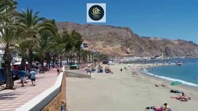 Vista exterior de Casa adosada en venda en Roquetas de Mar amb Aire condicionat i Terrassa