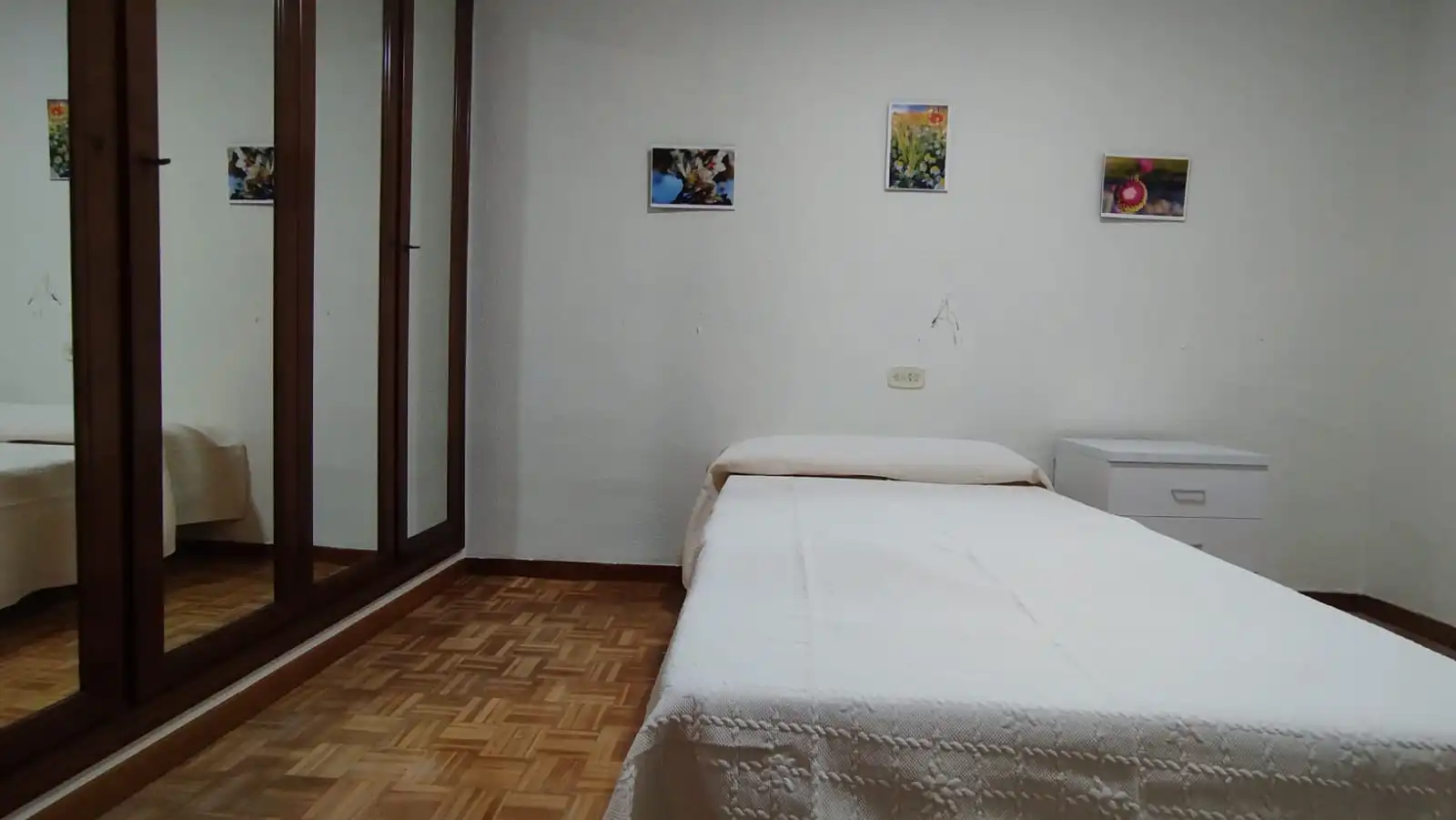 Schlafzimmer von Wohnung zur untervermieten in Salamanca mit Heizung, Parkett und Möbliert