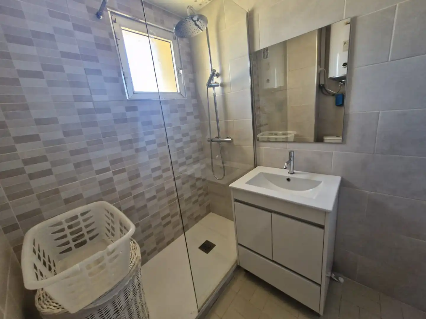 Badezimmer von Wohnung zum Verkauf in La Línea de la Concepción