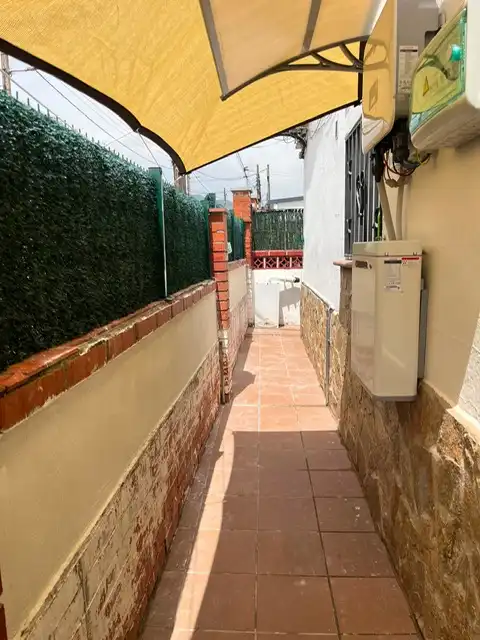 Vista exterior de Casa o xalet en venda en Esparreguera amb Aire condicionat, Calefacció i Jardí privat