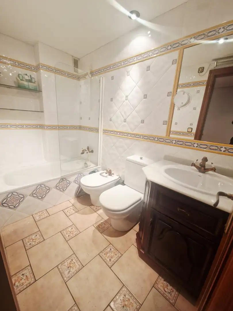 Baño de Piso en venta en Avilés con Calefacción, Parquet y Terraza