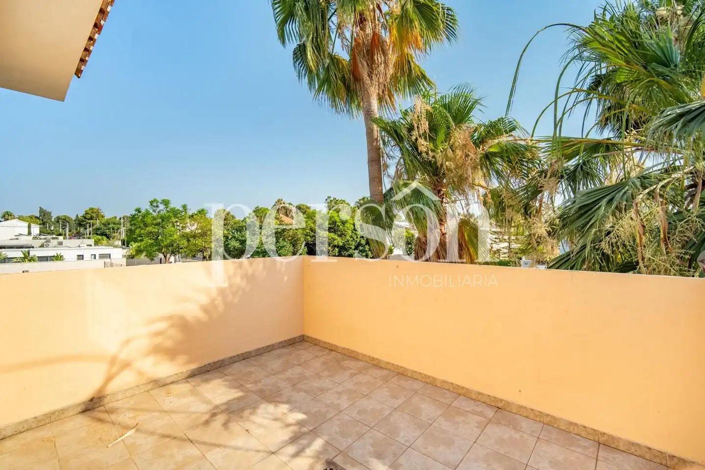 Terrassa de Casa o xalet en venda en La Pobla de Vallbona amb Aire condicionat, Calefacció i Jardí privat
