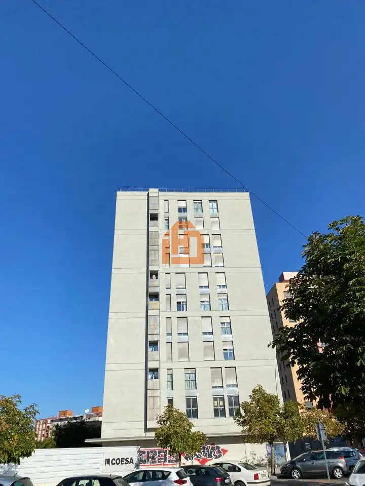 Vista exterior de Pis en venda en León Capital  amb Calefacció, Parquet i Traster