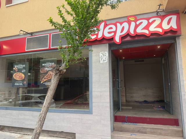 Local comercial en Alquiler en Calle de la Reina Victoria, 1 en Casco Antiguo Sur