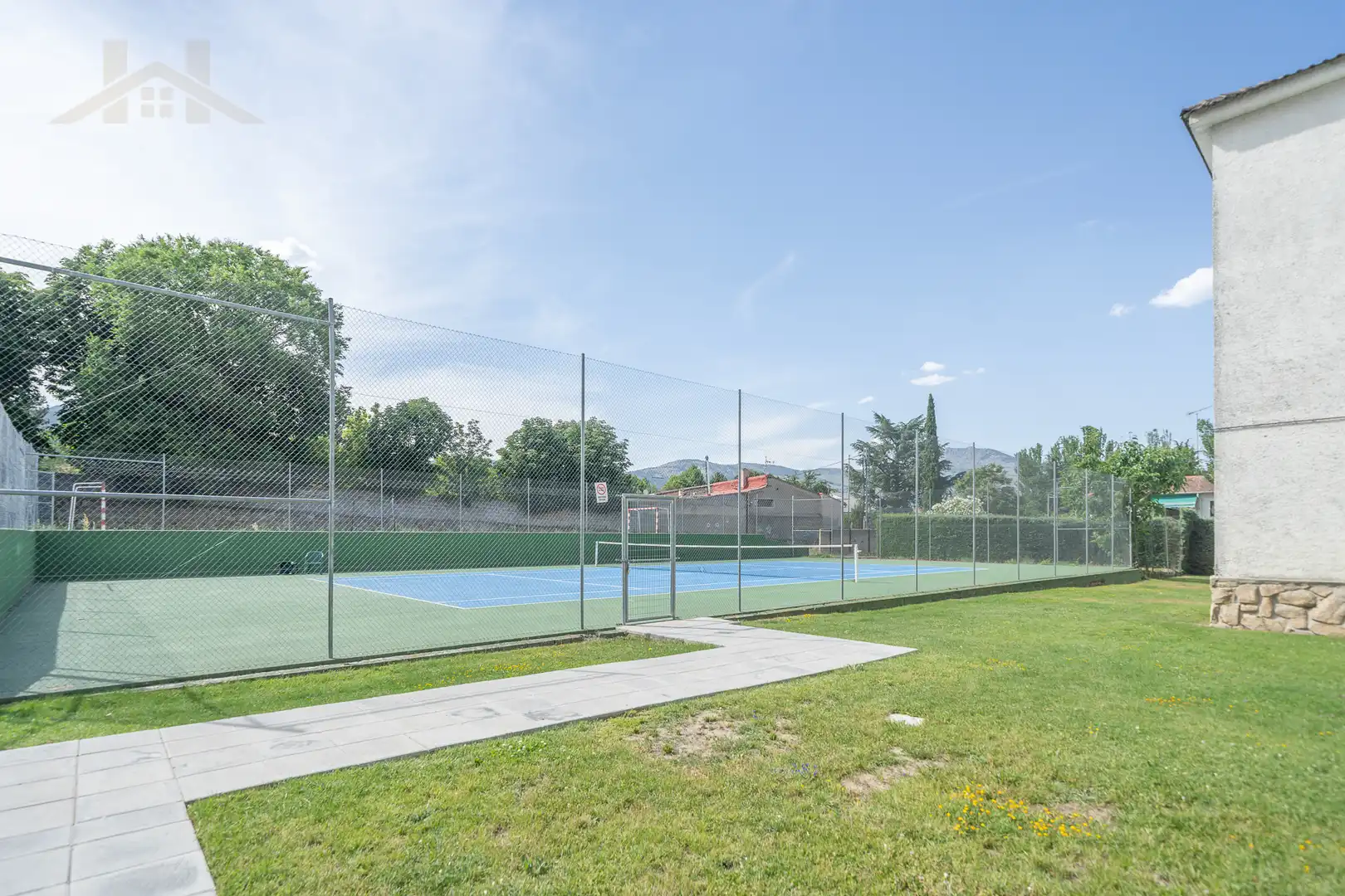 Parking de Piso en venta en Guadarrama con Calefacción, Terraza y Piscina comunitaria