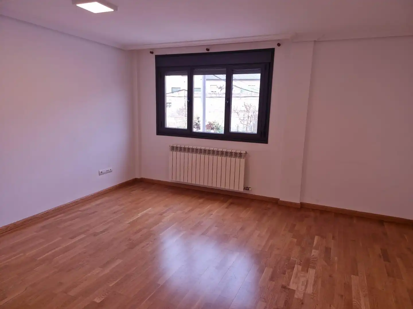 Habitación de Apartamento en venta en Ponferrada con Calefacción, Terraza y Trastero