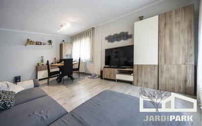 Living room of Flat for sale in Sabadell  with Air Conditioner, Heating and Parquet flooring