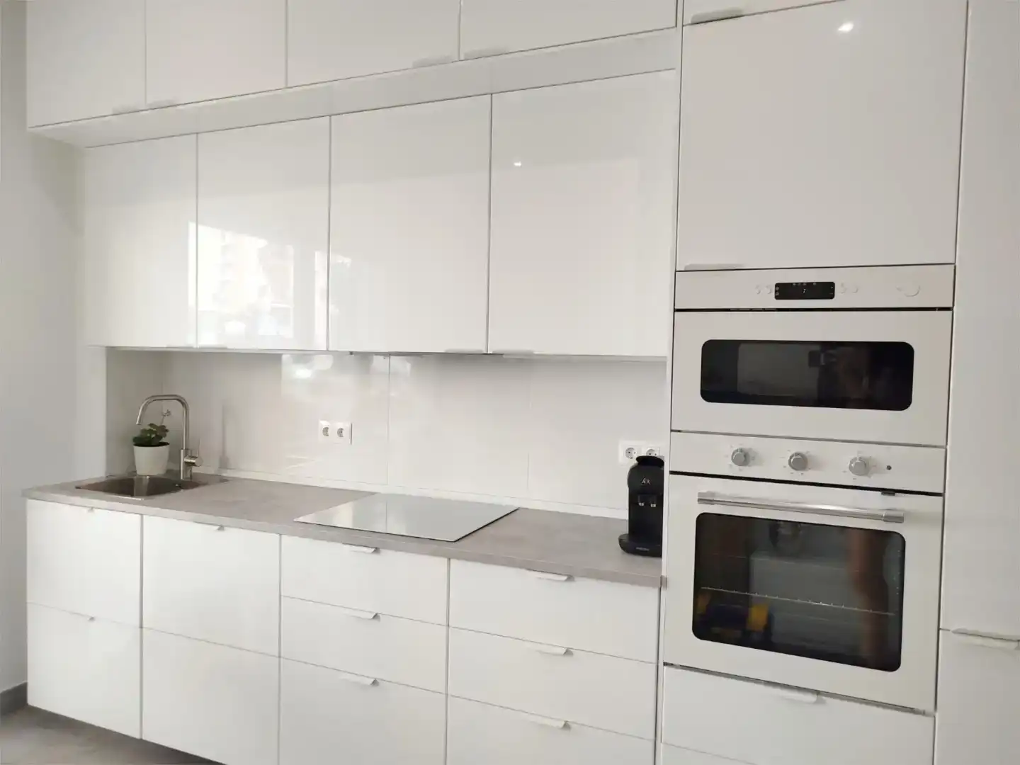 Cuina de Apartament de lloguer en Fuengirola amb Aire condicionat, Moblat i Forn