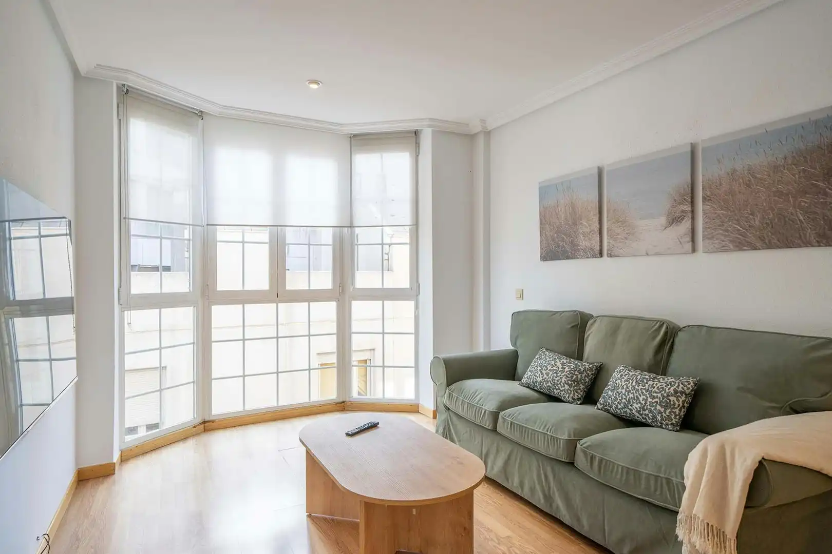 Living room of Flat for rent in Madrid  with Air Conditioner and Washing machine