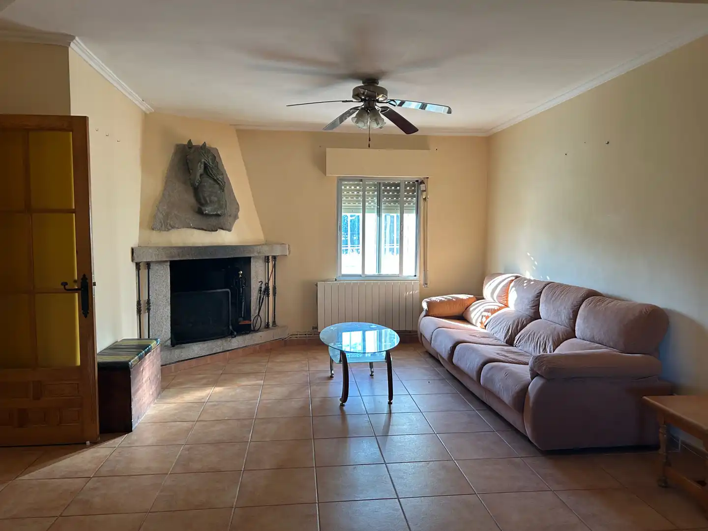 Sala de estar de Finca rústica en venta en Navas del Rey con Calefacción, Jardín privado y Terraza