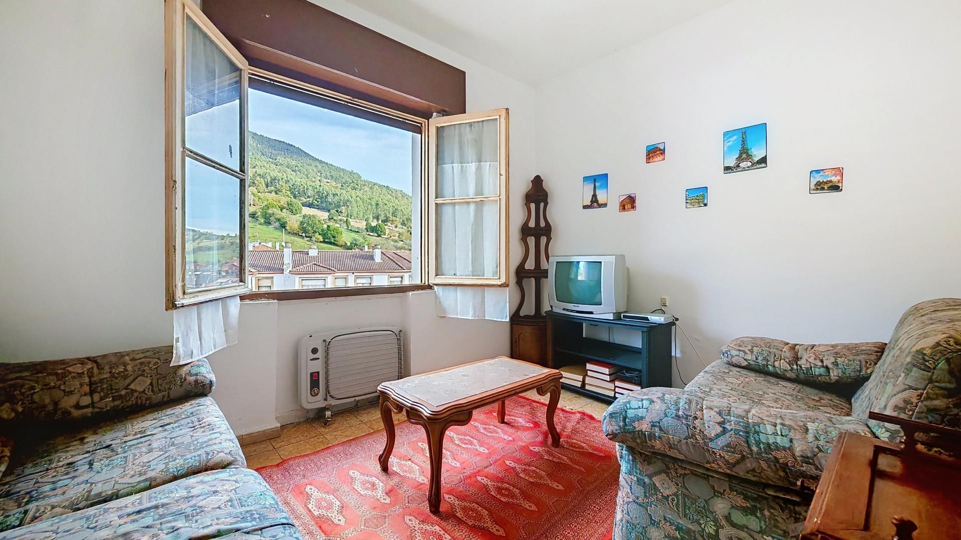 Sala d'estar de Pis en venda en Salas amb Calefacció