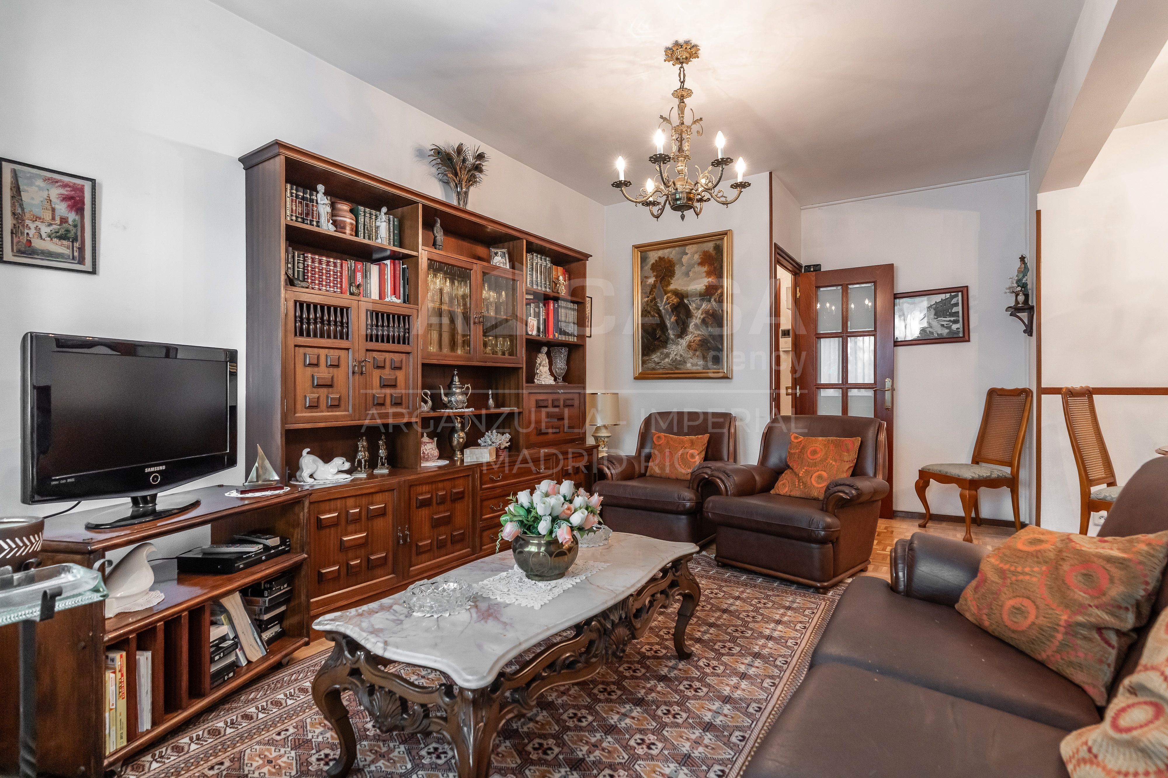 Sala d'estar de Pis en venda en  Madrid Capital amb Calefacció i Terrassa