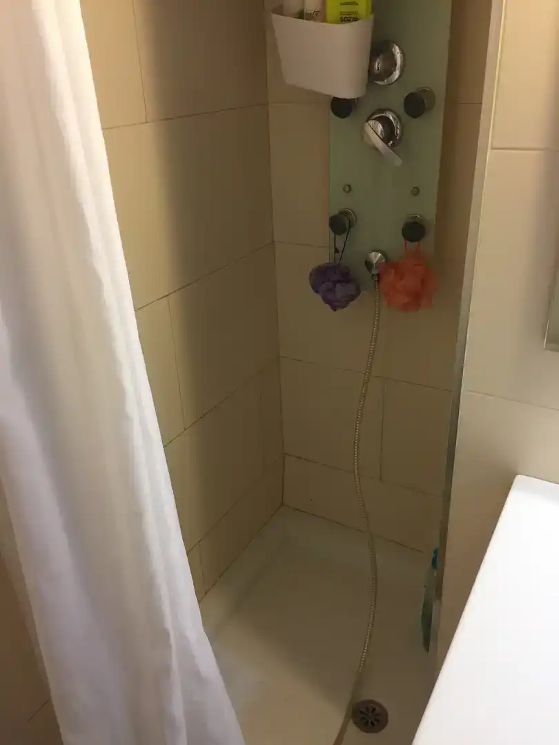 Bathroom of Study for rent in Vélez-Málaga  with Air Conditioner, Private garden and Parquet flooring