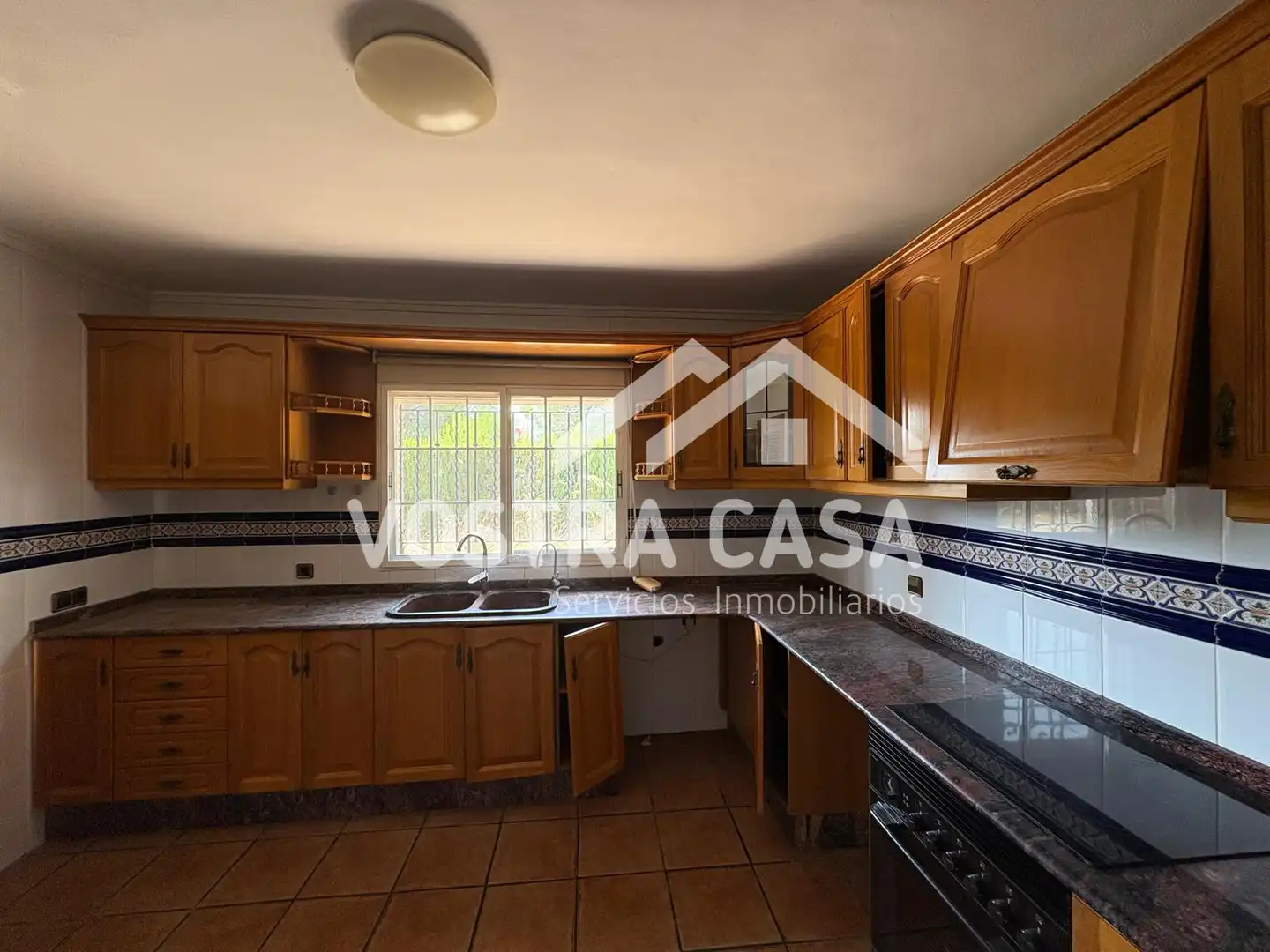 Kitchen of Flat for sale in Chiva  with Alarm