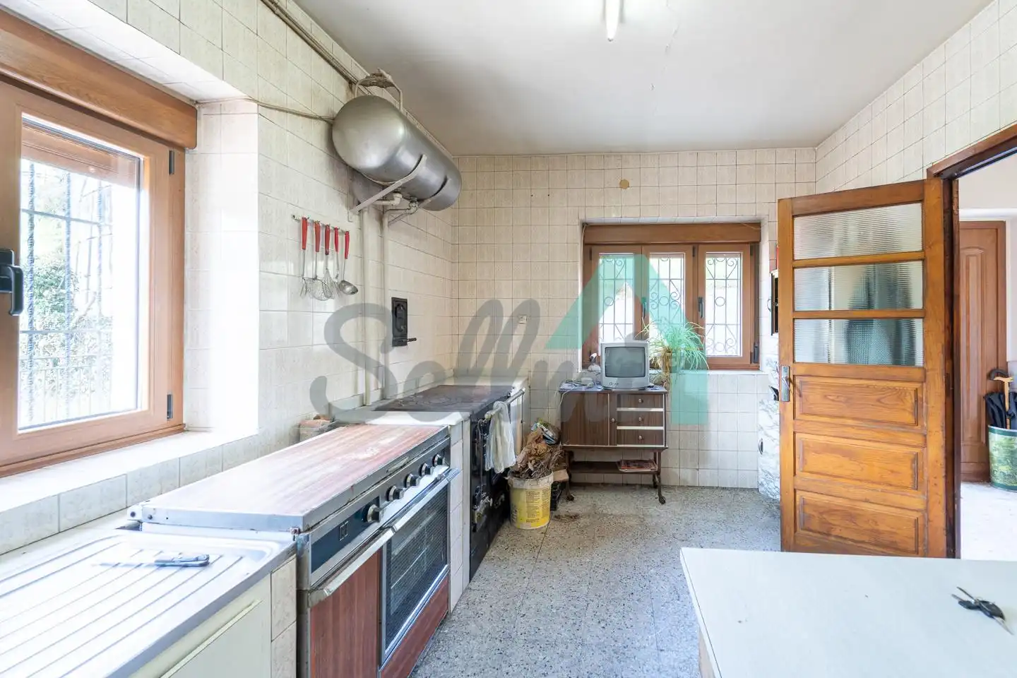 Cuina de Casa adosada en venda en Cangas del Narcea amb Calefacció, Jardí privat i Terrassa