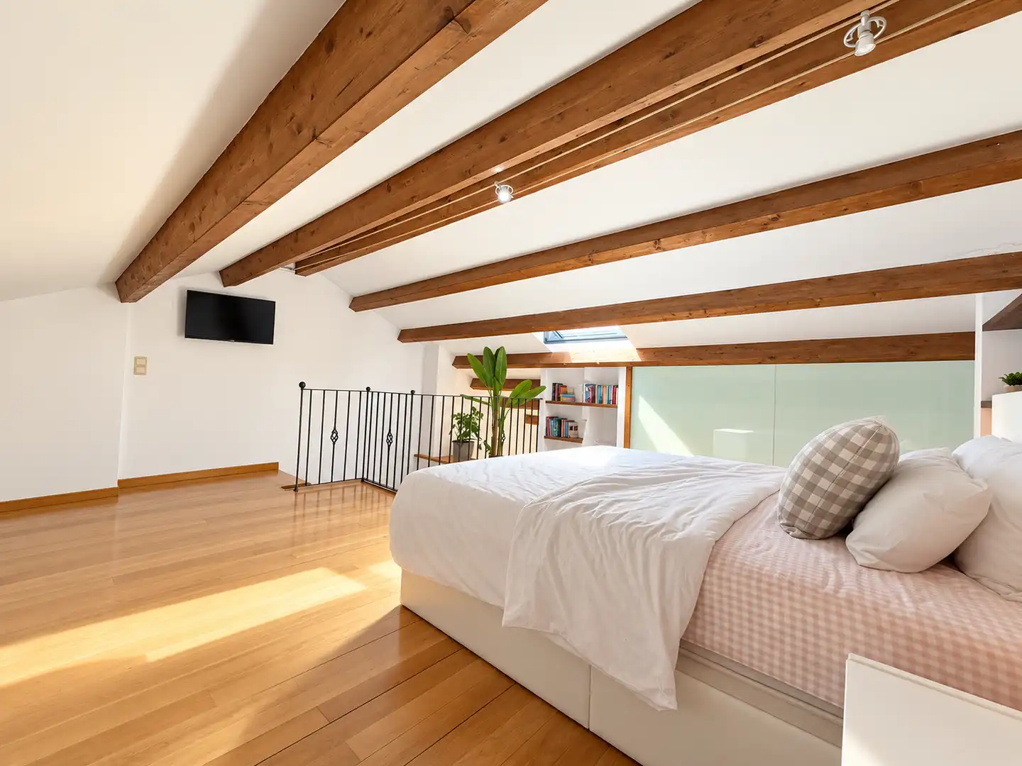 Bedroom of Duplexes for sale in Manlleu  with Heating, Oven and Balcony